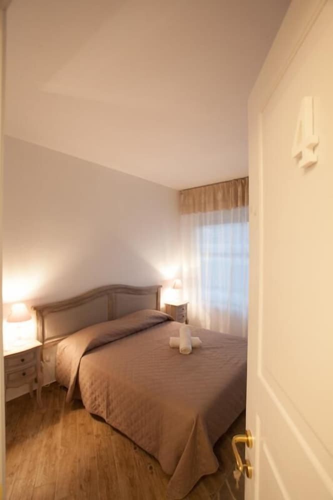 Waikiki Banyan Condo Located One Block From Waikiki Beach! by Koko Resort Vacation Rentals