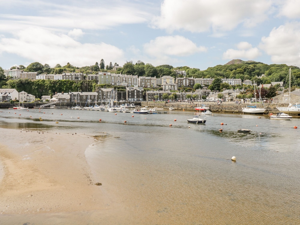 1 South Snowdon Wharf