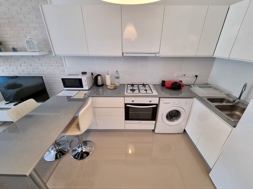 Tiberius Pool Apartments view 5