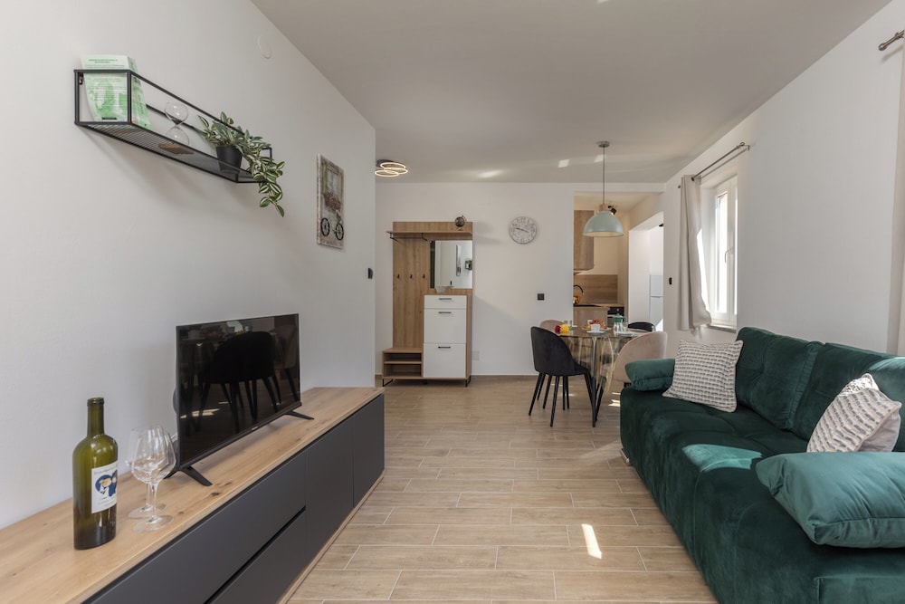 Beachfront Apartment Betty view 4