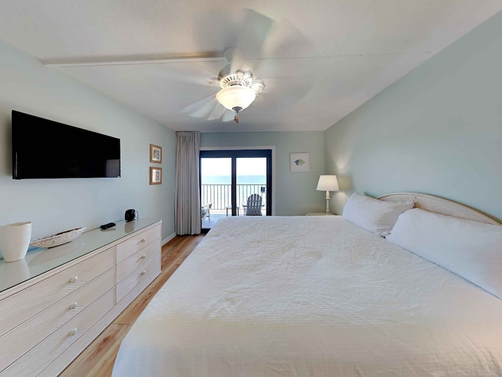 Ocean Breeze West by Southern Vacation Rentals