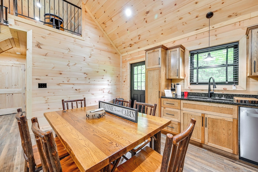 Near Mammoth Cave: Family-friendly Cabin w/ Patio!