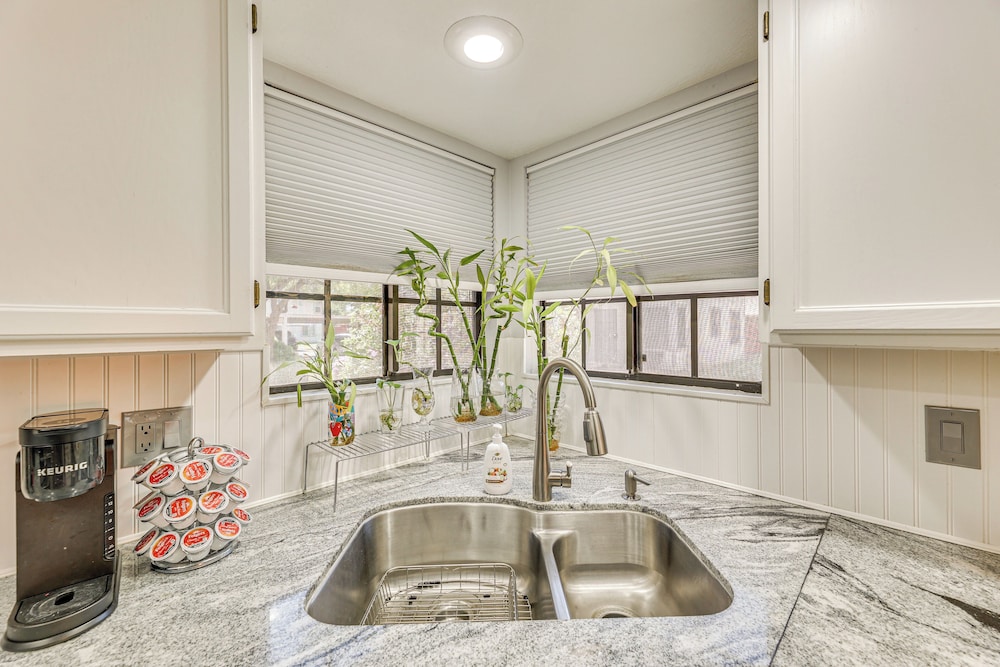 4 Mi to Dtwn: Cozy Couple's Haven w/ Patio in Mesa