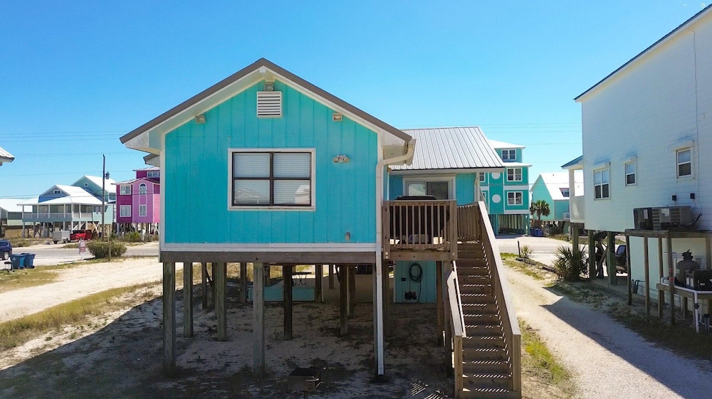 Charming 3br/2ba Boho Beach Cottage in Gulf Shores