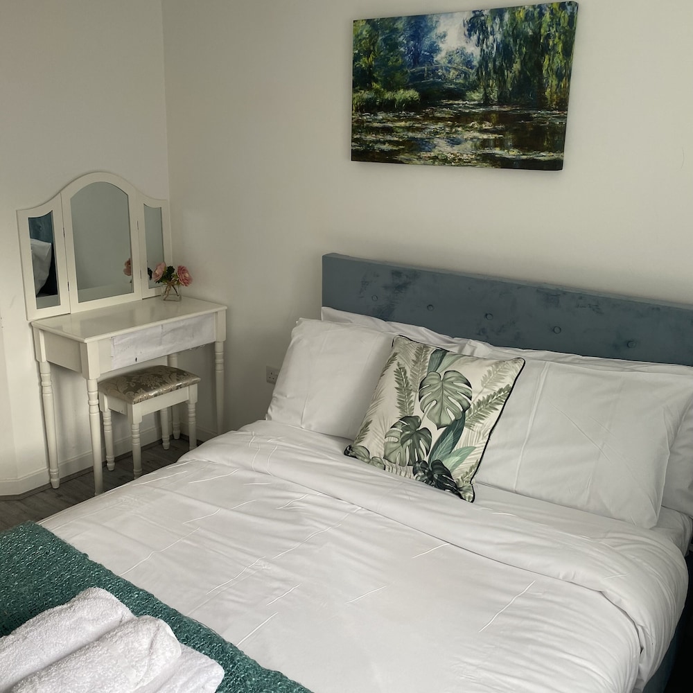 1br-sleeps3-parking-nearcitycentre-shoppingcentre view 2