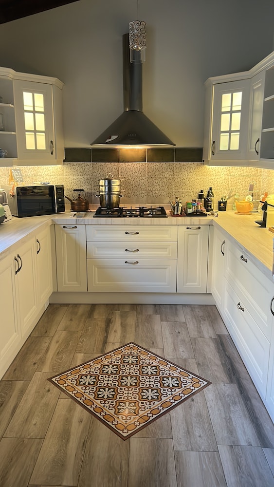House -sleeps6, Pet Friendly, Garden, Fireplace