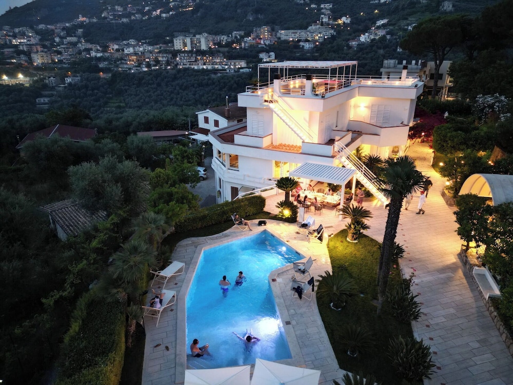 Luxury Levaina Villa, Sleeps 8 on the Amalfi Coast