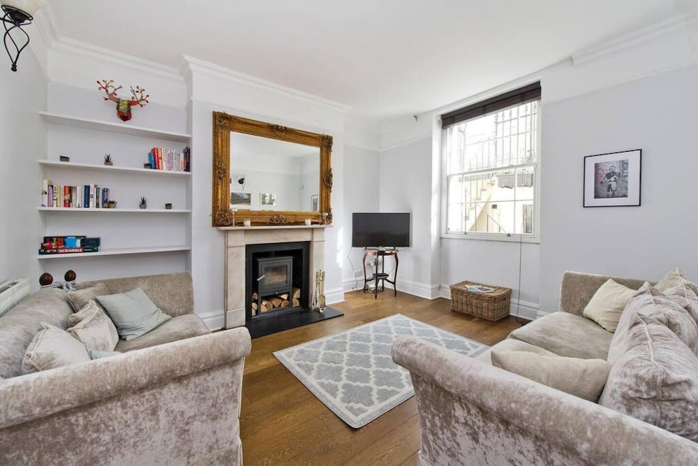 2-bed Apartment Victoria