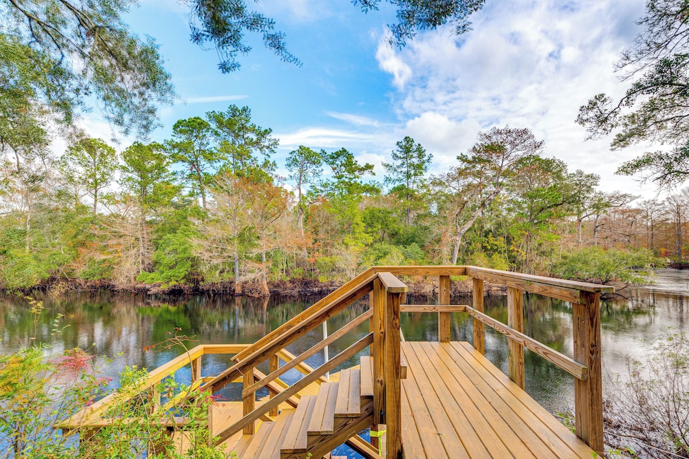 Bovees Riverhouse dunnellon Family Getaway!