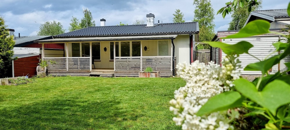 3BR Home Near Lake Vänern Covered Deck & BBQ
