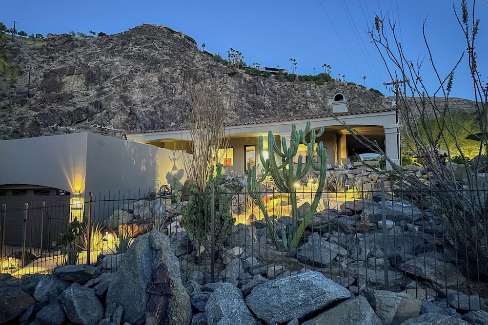 Renovated Cholla House 4 Mi to Dtwn Palm Springs