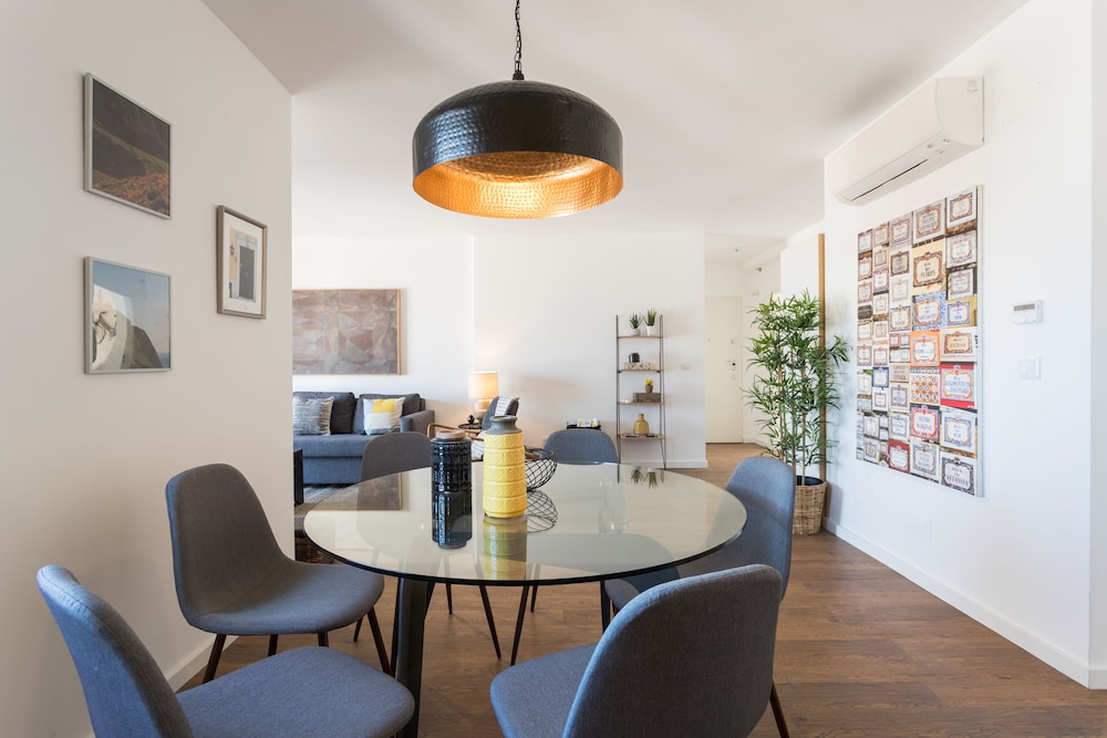 Alfama Lounge Three-Bedroom Apartment w/ River View and Parking - by LU Holidays