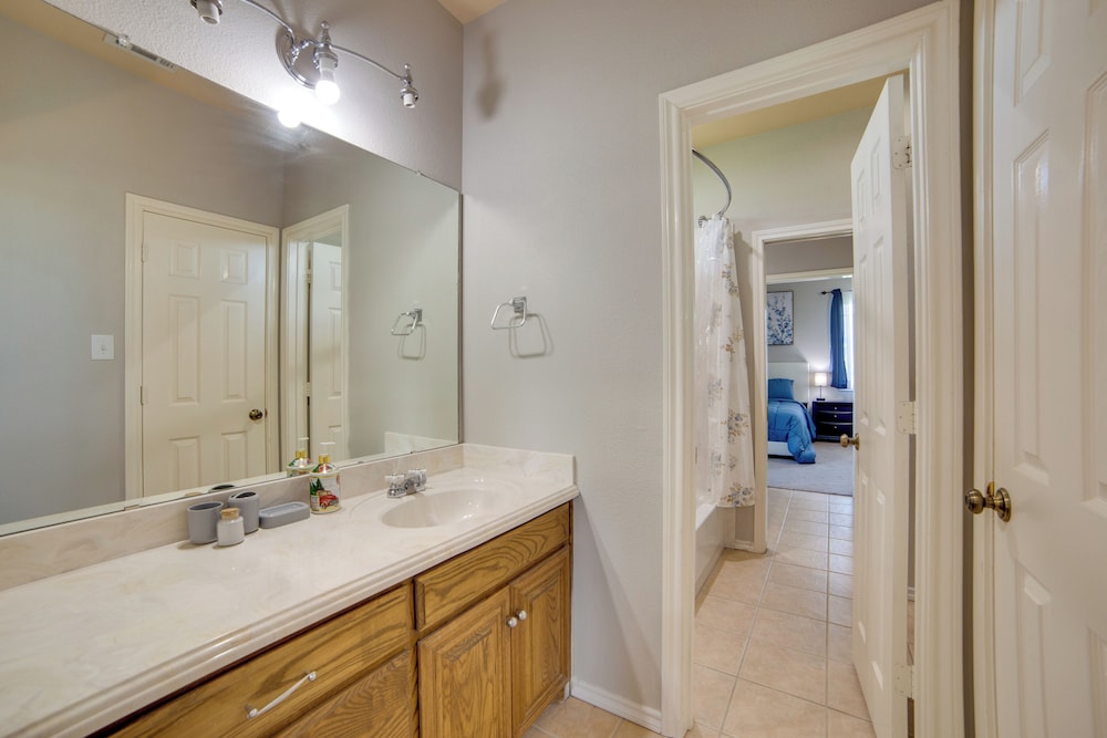 2 Mi to Lake Lavon: Countryside Retreat on 6 Acres