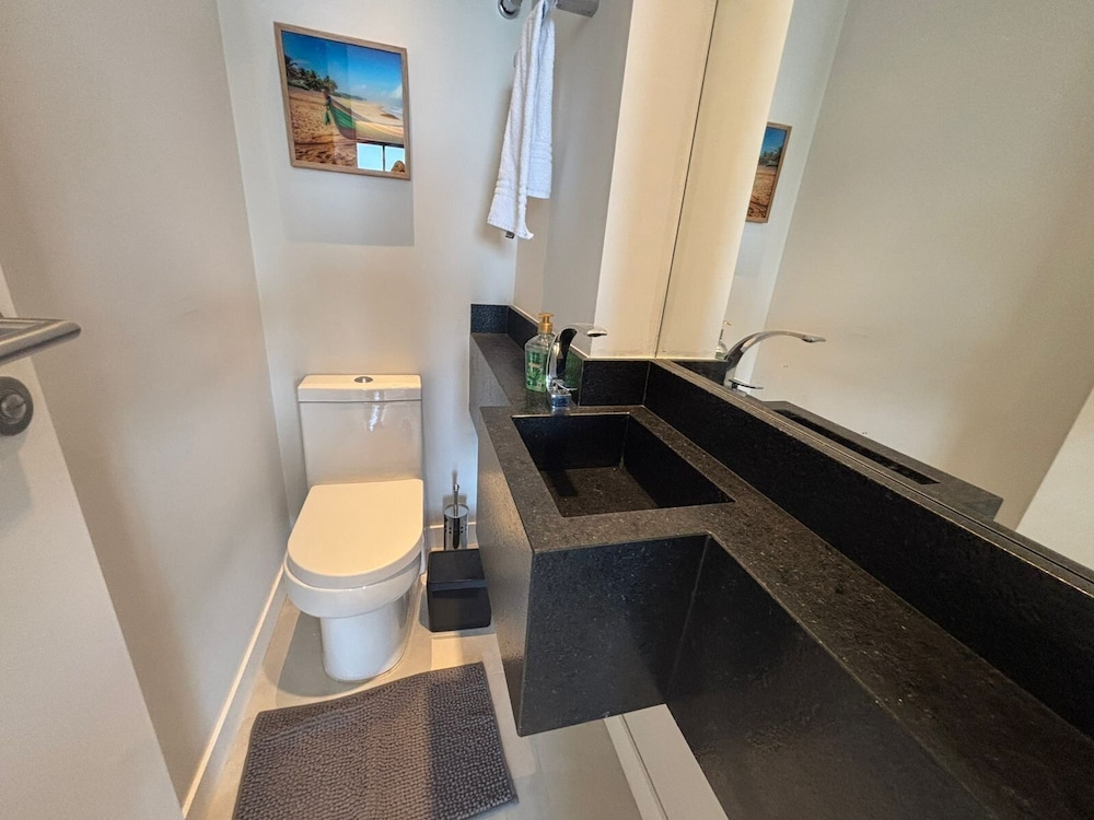 Partial Ocean View Apt w/ Barbecue Grill Axp1301