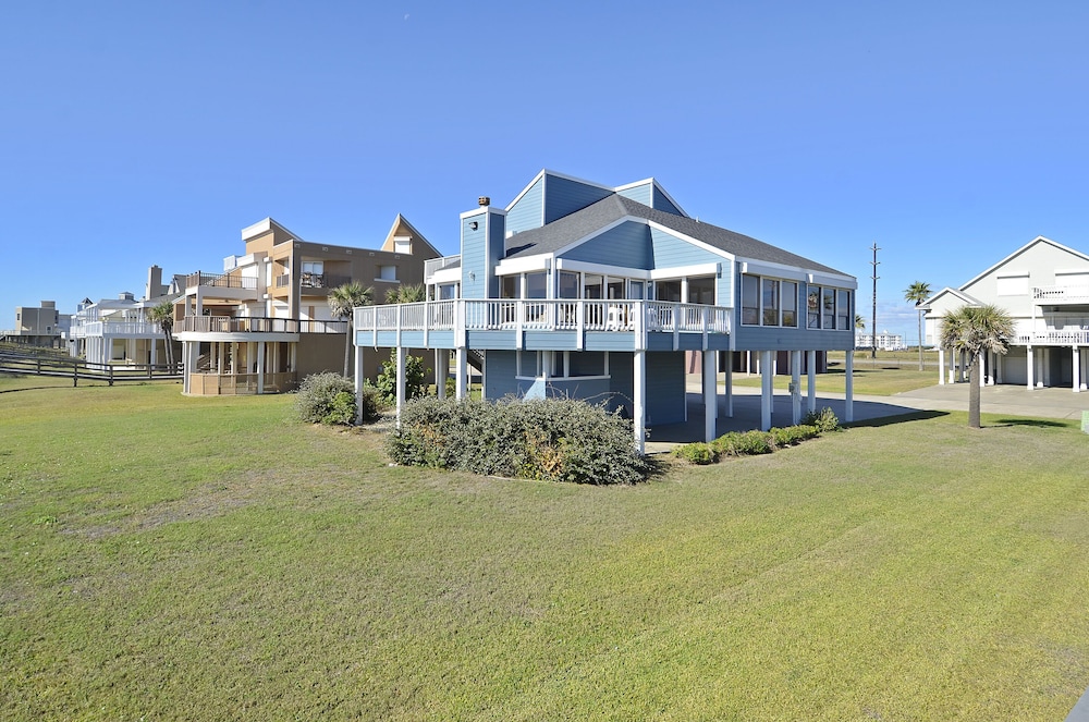 Beachfront Dolphin by Ryson Vacation Rentals