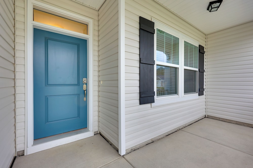 3 Mi to Golf & Waterway: Ocean Isle Beach Retreat!