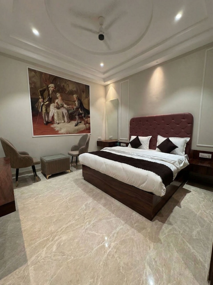 Hotel The Royal King
