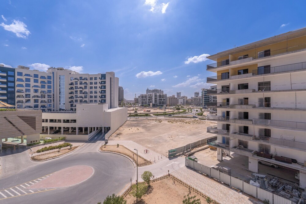 TOP Location | Work and Chill near Miracle Garden