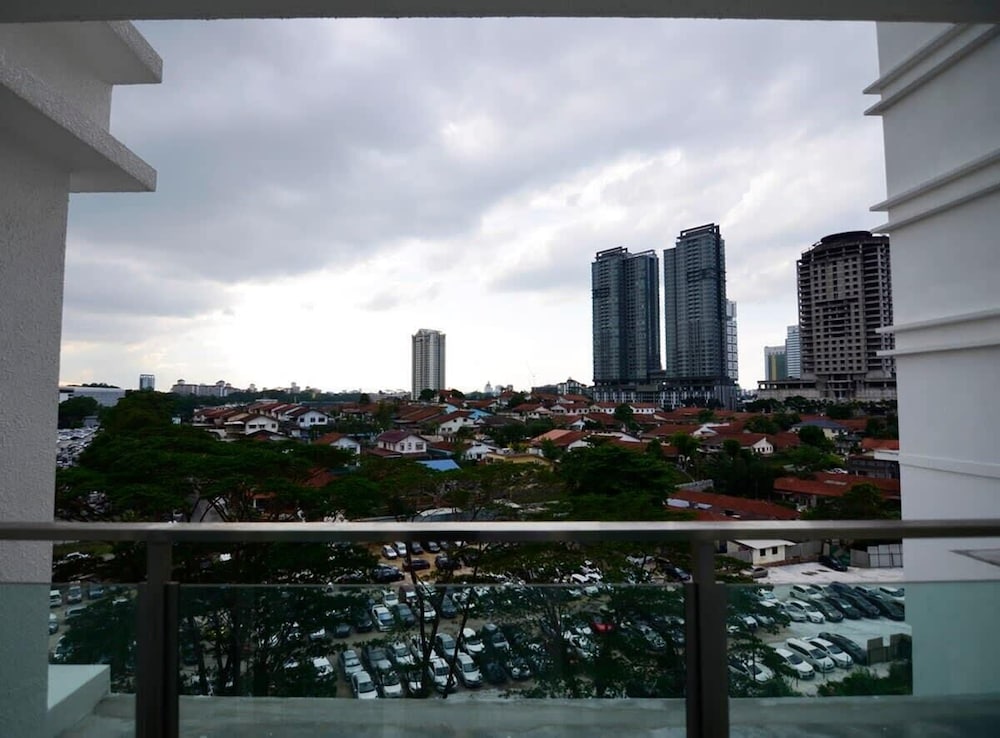 Comfy 2BR Tritower Suite Near JB Ciq, Jbcc & Capri