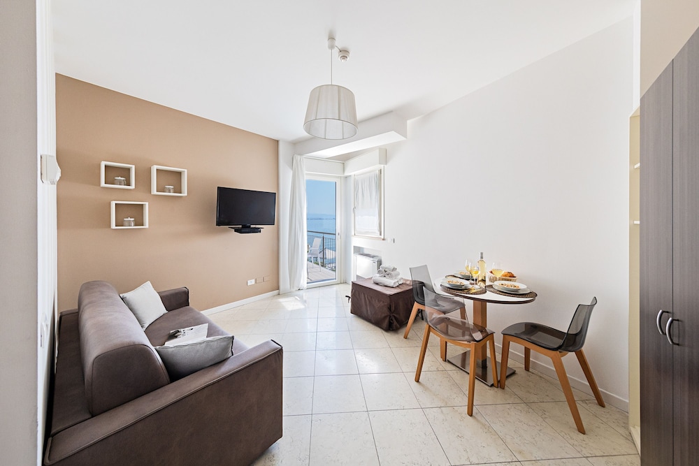 Residenza Miralago - 16 Domitilla - Locazione BK