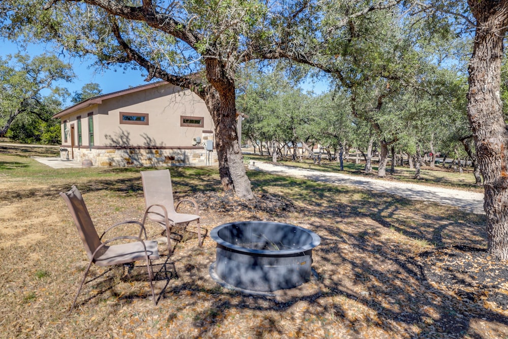 Hill Country Casita Near Guadalupe River!