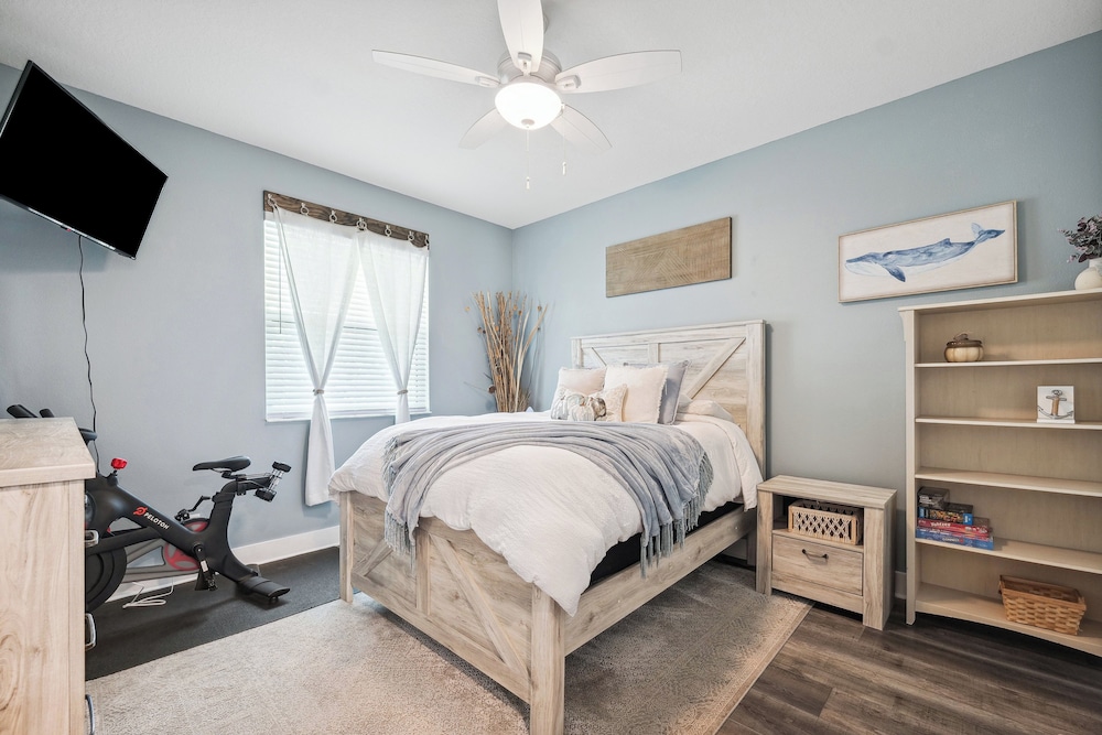 Sleek Home w/ Hot Tub, Koi Pond & Yard in Seminole