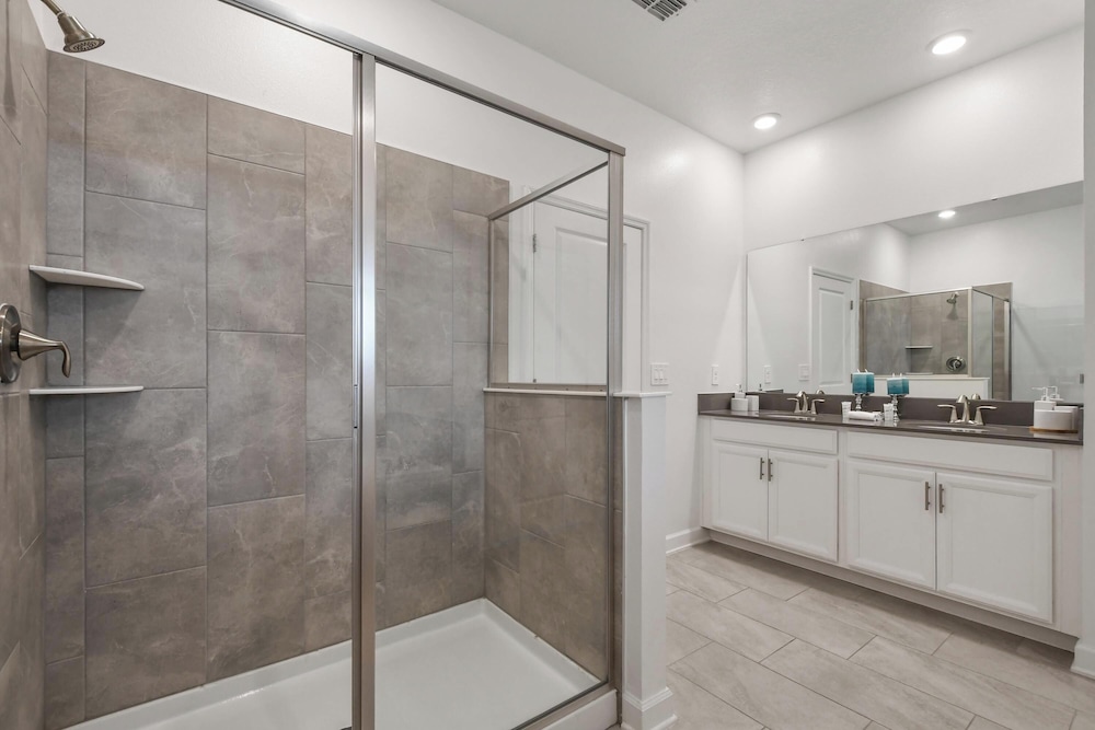 Luxury 10-bedroom Villa in Champions Gate Resort