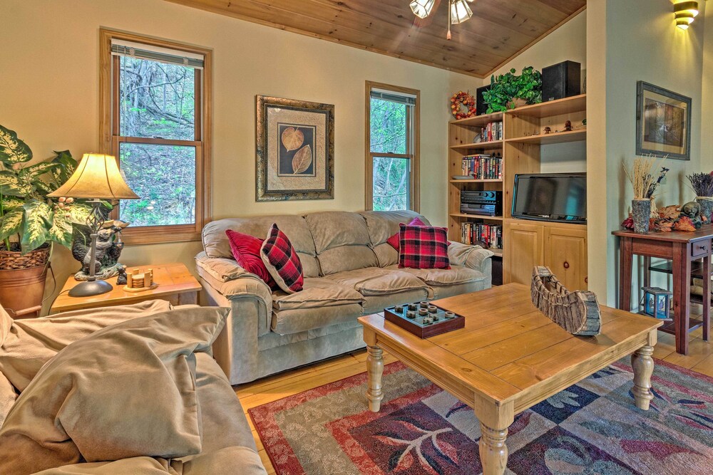 Spacious Maggie Valley Cabin w/ Hot Tub & MTN View view 5