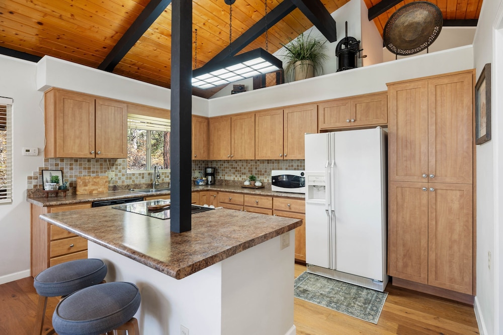Ponderosa Hideaway 4-br Cabin Mtn View Trails Brbq
