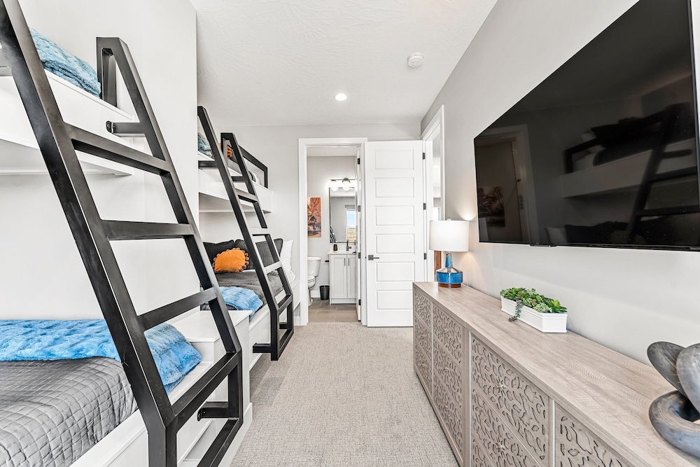 Slickrock Shore 8 Bedroom Townhouse