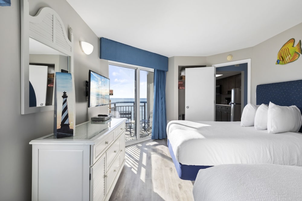 Boardwalk Resort by Hosteeva