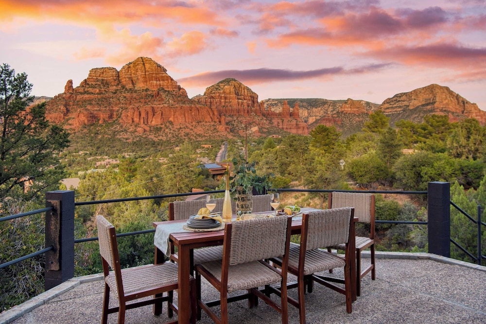 Mid-century Gem w/ Views, Hot Tub & Sunroom Lounge Red Rock Haven by Avantstay