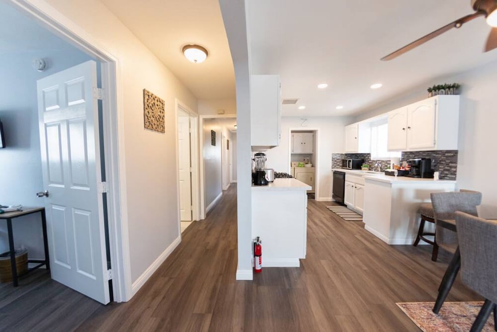 Large 4-bedroom House With AIR Hockey Table Close TO Disneyland IN Orange County p41