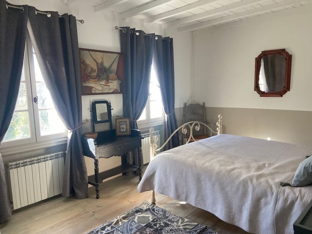 Large Air-conditioned Villa in Arles