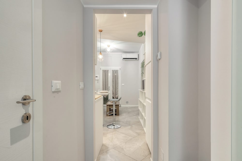 JOIVY Modern City Centre Flat