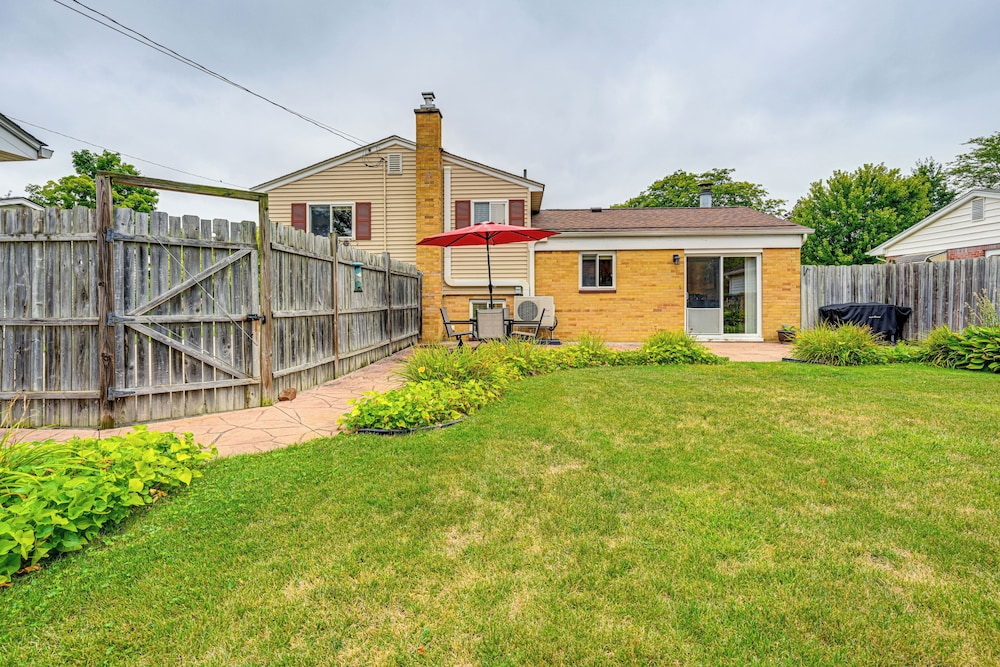 1 Mi to Dtwn: Suburban Home w/ Yard in Owosso