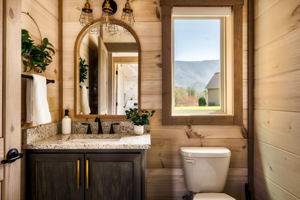 The Luxe 4 Bedroom Cabin