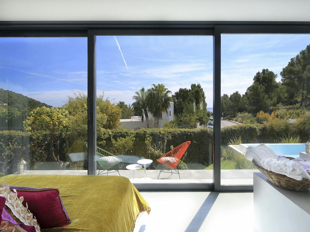 Holiday Home With Manicured Gardens
