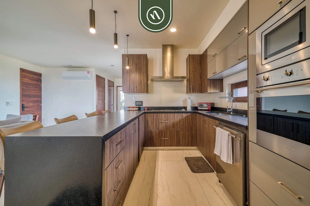 Oceanview 3 BR Condo Near the Beach - Pool