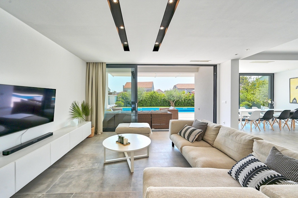 5-bedroom Villa Near Split With Pool