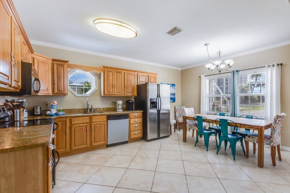 Sel De Vie 6 BR Sleeps 18 dog Friendly