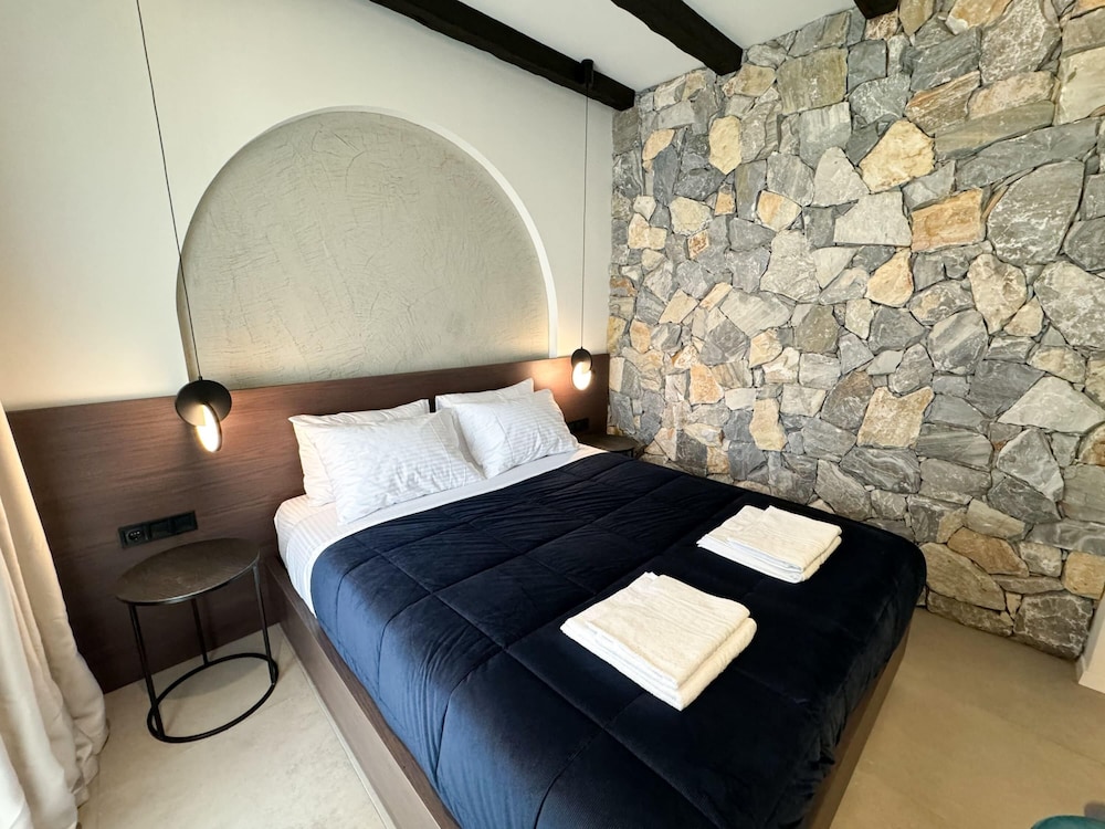 Urban Chic Gem Unwind in Style in the Citycenter photo 3