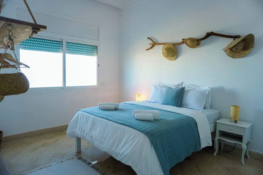 La Vague Bleue Apartment With Feet in the Water