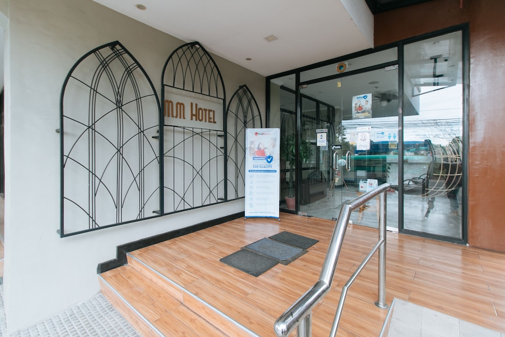 RedDoorz Plus Near Bamboo Organ Las Piñas view 5