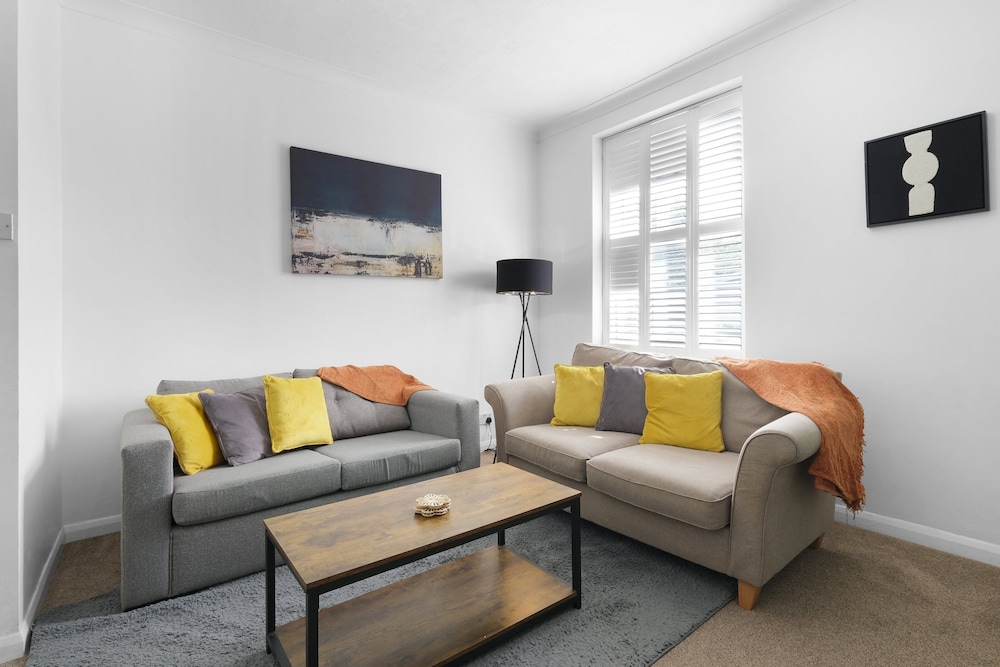 Modern 1 Bedroom Apartment in Gravesend