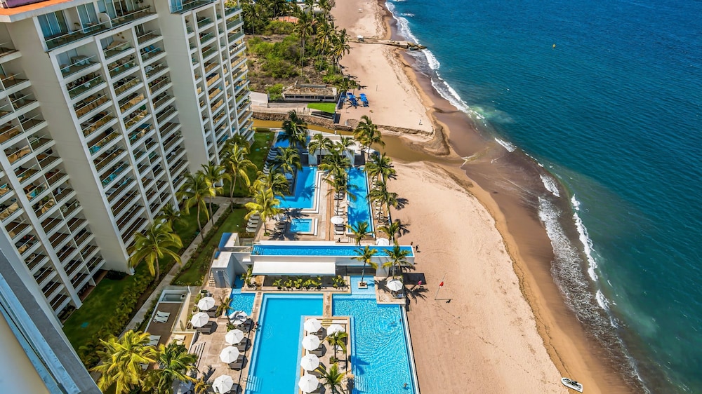 Beachfront Luxury 4BR Penthouse With Incredible Ocean Views