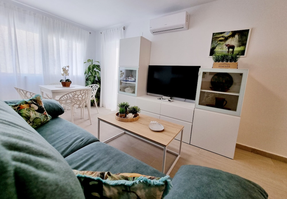 Modern and Cozy Apartment Just Steps From Los Locos Beach