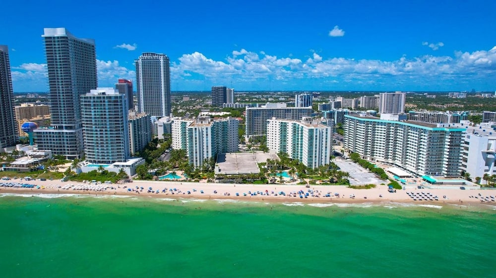 GLOBALSTAY Tides Hollywood Beach Retreat