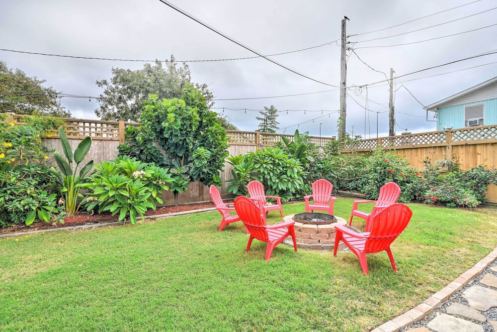 Galveston Group Getaway w/ Private Yard + Fire Pit