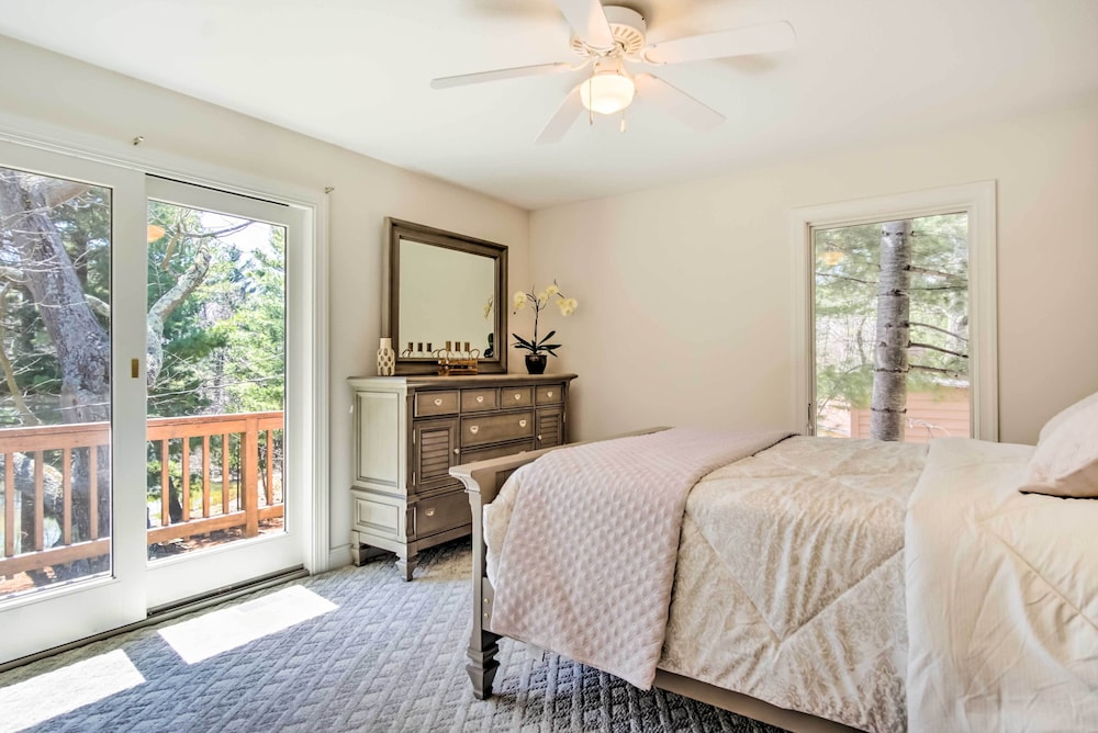 Spacious Mears House -steps From Lake Michigan! view 4
